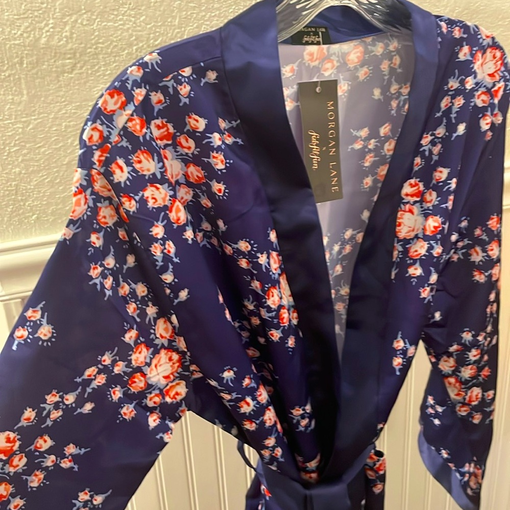NWT Morgan Lane blue floral robe - size S/M